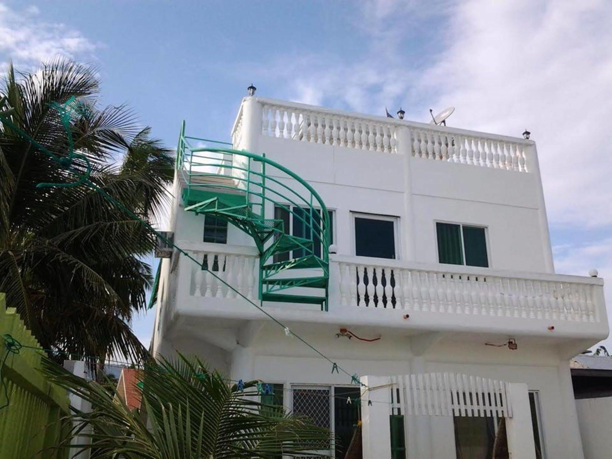 Cronin Residence Resort Oslob Esterno foto