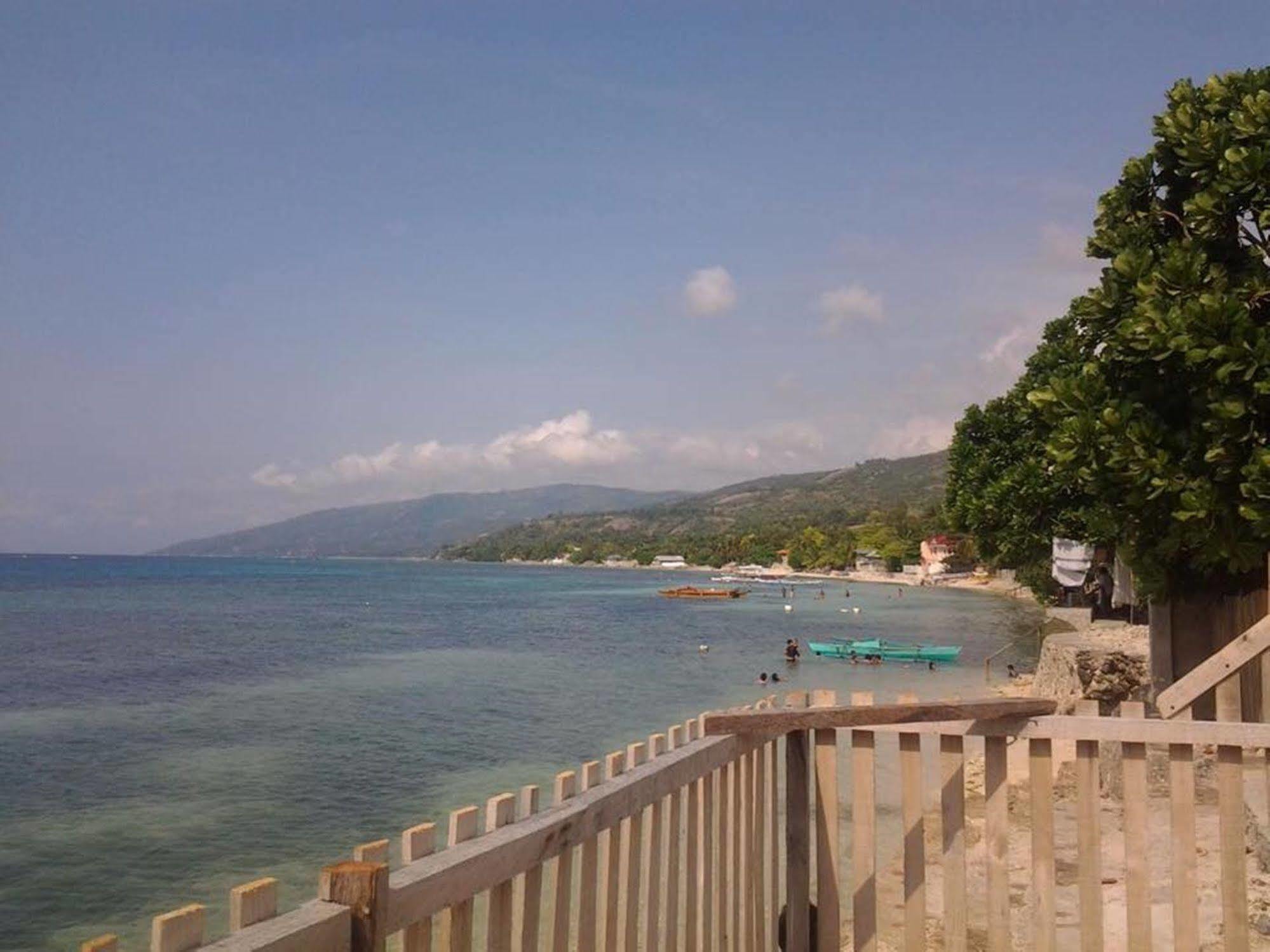 Cronin Residence Resort Oslob Esterno foto
