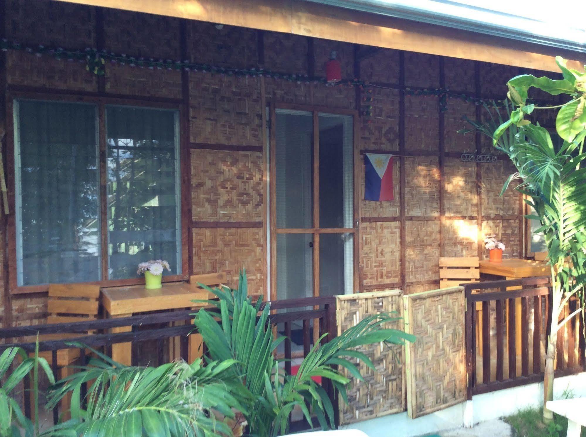 Cronin Residence Resort Oslob Esterno foto